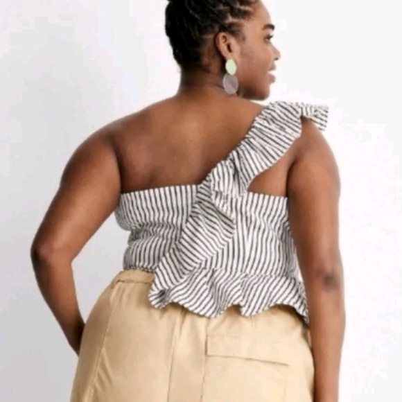 NWT Future Collective Blk/Wht Ruffle Stipe Top - Picture 3 of 7